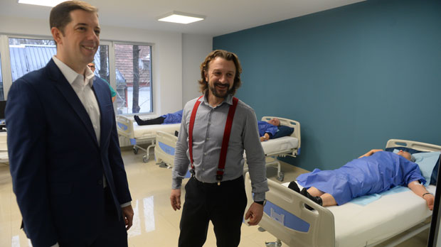 Бесплатна операција катаракте за 15 Срба са КиМ у Београду