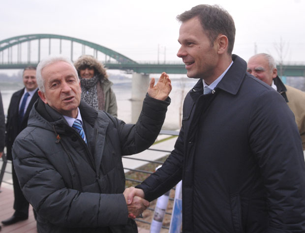 ШПИЈУНКА: Млади кадрови