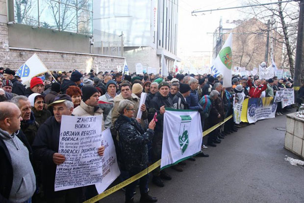 Бивши борци протестују у Сарајеву