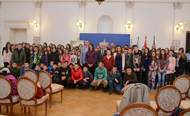 Вршњацима са Космета вратили осмехе на лице