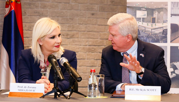 Због чега је амерички амбасадор Кајл Скот бесан?