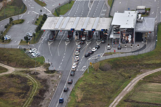 БОМБА У АУТОБУСУ? Хрват задржан на граничном прелазу са Словенијом