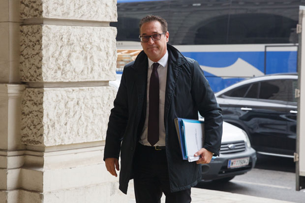 СКАНДАЛ У АУСТРИЈИ: Прислушни урађаји у канцеларији вицеканцелара