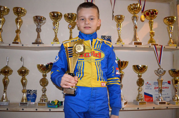 Велики ас брзине из школске клупе