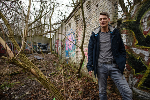 Историчар аматер нашао велики део Берлинског зида у шуми (ФОТО)