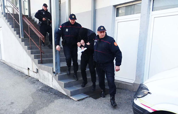 Месар оверио Манду