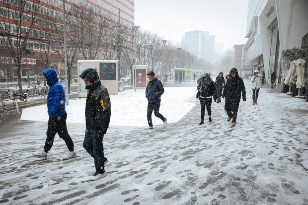 МЕЋАВА: Обилан снег у Кини, затворени аутопутеви, отказани летови...