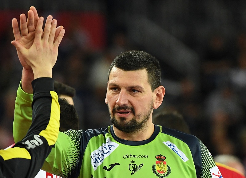 СТРАШНИ ШТЕРБИК: Стигао авионом у 14.30 и срушио Французе