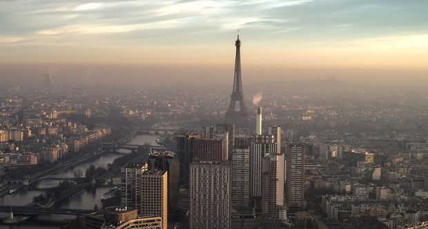 Ајфелова кула у мраку у знак жаљења због напада у Авганистану