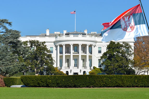 Да се опет вијори српска тробојка на Белој кући