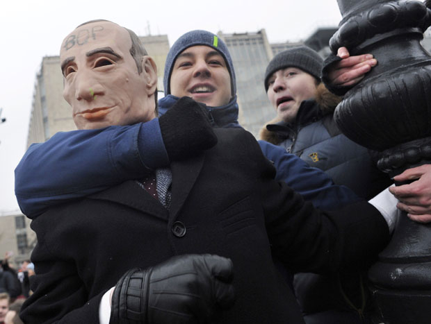 ДАВИЛИ ЛУТКУ ПУТИНА У ЦЕНТРУ МОСКВЕ: Хиљаде људи изашло на улице широм Русије, Наваљни ухапшен, па пуште, прети му 30 дана робије  (ФОТО+ВИДЕО)