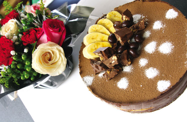 Посластице са чоколадом, орасима, воћем...
