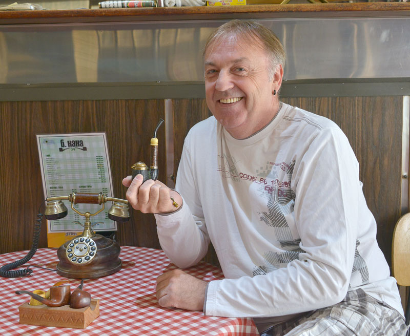 Зоран Зец: Певач који публику гледа право у очи