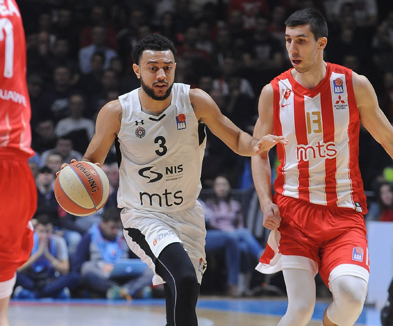 Звезда надиграла Партизан и остала у борби за прво место: Добрић отписао црно-беле