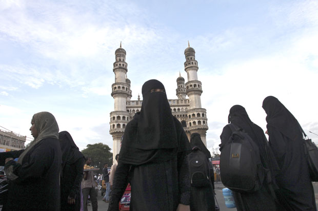 Свештеник сматра да је неисламски да жене гледају фудбал
