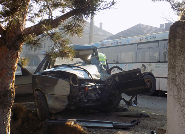 Погинуо у судару са аутобусом