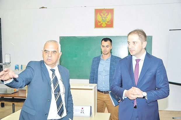 Беране: Од града учитеља праве бруку