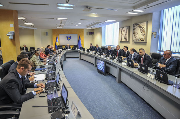 Министар финансија одбио примену одлуке о повећању плата званичницима