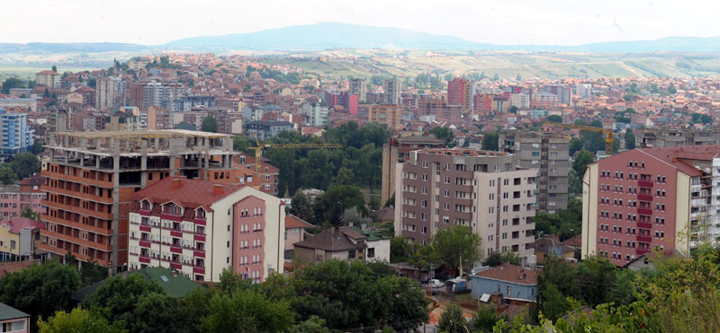 К. Митровица: Каменом на српску кућу