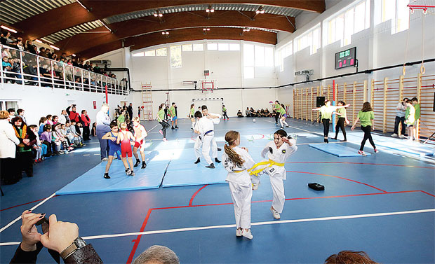 Нови Лединци: Ђаци добили модерну салу