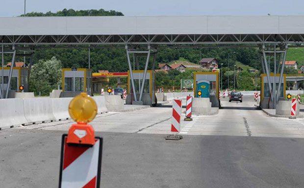 Возачи страдају због наплатних кућица у Гламочанима!