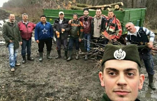 Полицајац из Хрватске кажњен због кокарде на туђем селфију