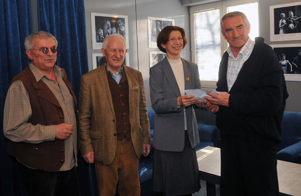 Матија Бећковић помаже изградњу цркве: Поезија за храм