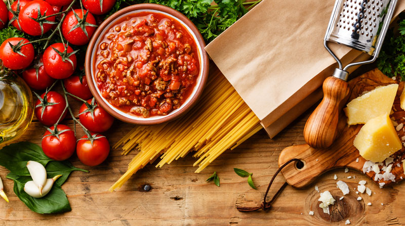 Моцарела и ајвар раме уз раме