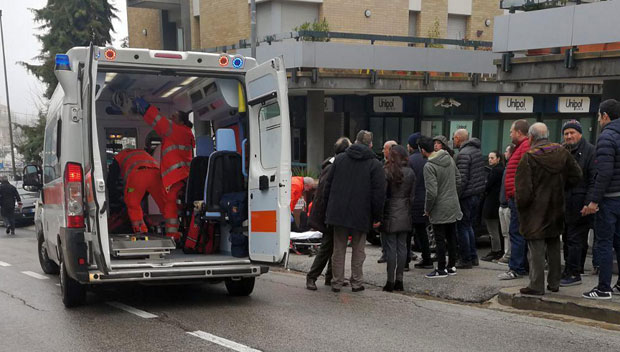 Италија: Пуцао на пролазнике, четири мигранта повређена, нападач деловао сам