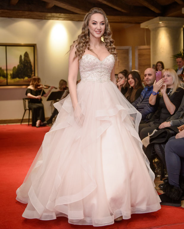 Сајам венчања почео ревијом познатих дама