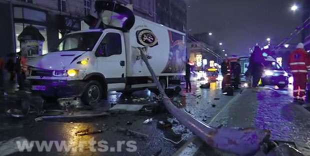 Кија на црвено, повређено 16 особа!