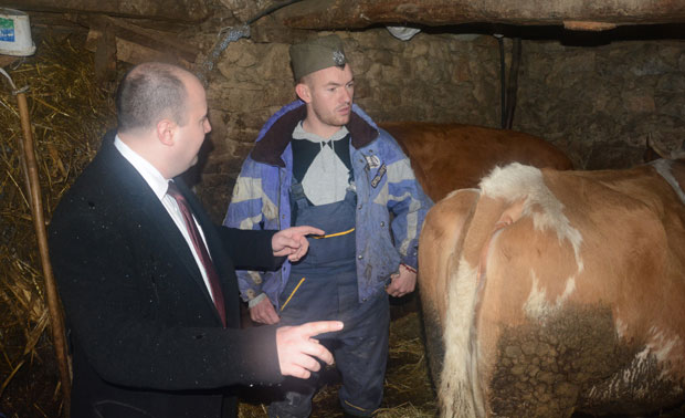 ПОМОЋ ЗА ОПСТАНАК НА КиМ: Милану стигла обећана стока 