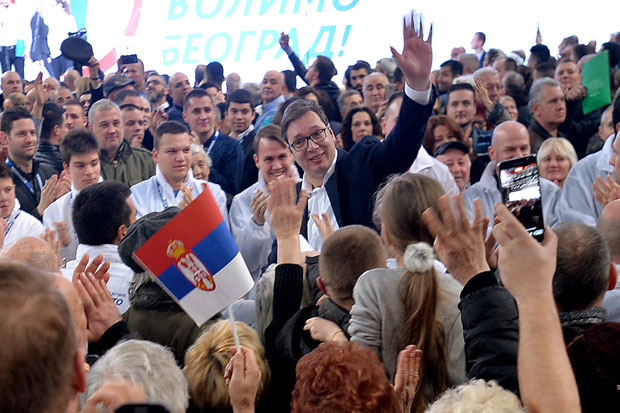 ВУЧИЋ НА МИТИНГУ СНС У ЖЕЛЕЗНИКУ: Странци не одлучују о нашем путу
