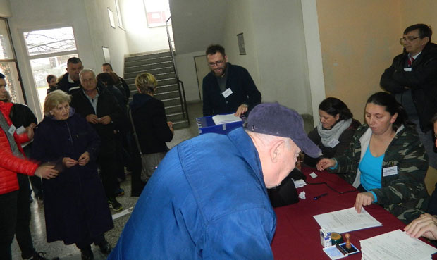 ЛОКАЛНИ ИЗБОРИ У ЦРНОЈ ГОРИ: Куповина душа на све стране, опозиција кивна на полицију