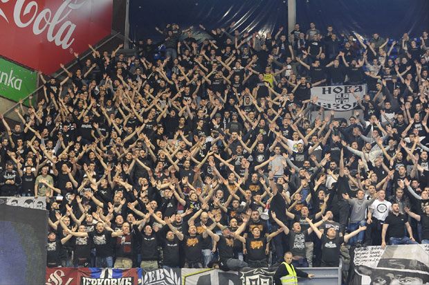 Гробари са ножевима и бејзбол палицама покушали да уђу у “Пионир”: Спремали се да изазову хаос