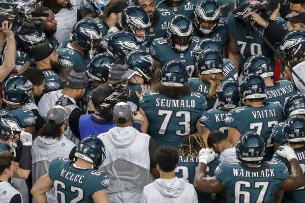 ЧУДЕСНА НОЋ ИГЛСА: Брејди трагичар, Фолс донео Филаделфији први Супербоул (ВИДЕО)