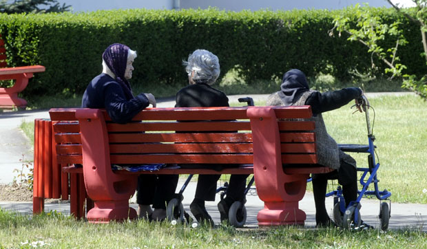 У трећем добу трећина нема ни за ципеле