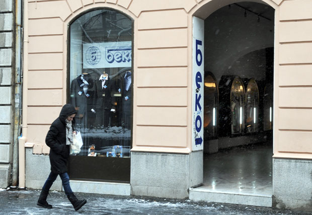 КОНФЕКЦИЈА БЕКО ВЕЋ 15 ГОДИНА У СТЕЧАЈУ: Половина радника умрла чекајући сопствени новац