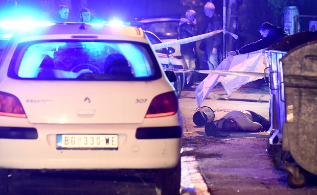 САЧЕКУША НА ВОЖДОВЦУ: Убијен Шарановићев човек који је требало да смакне Луку Бојовића! (ФОТО)