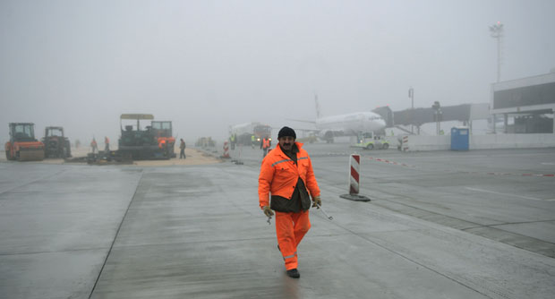 Два авиона Ер Србије која су кружила - слетела на аеродром