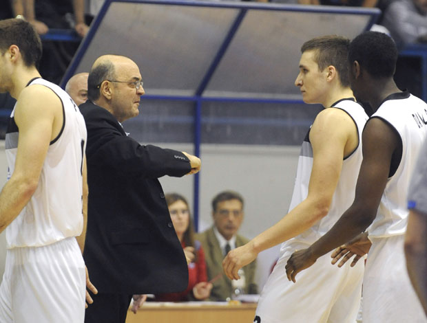 БОГДАН СЕ У САКРАМЕНТУ ПРИСЕТИО ДУЛЕТА: Укуцајте на Ју-тјубу “Тренер дави Богдановића” (ВИДЕО)