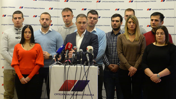 СНС: Фотеље - циљ опозиције