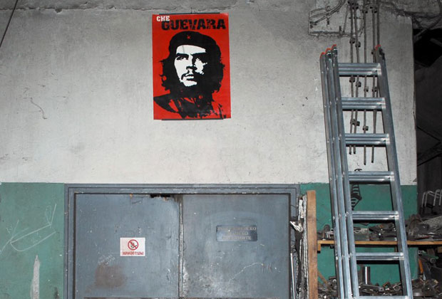 ШПИЈУНКА: Кад изненади Че...