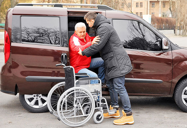 Ауто и возач за тешко покретне Вождовчане