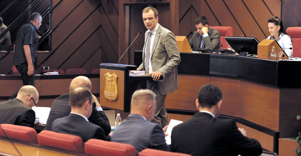 РАДИКАЛИ ПОДНЕЛИ ЗАХТЕВ: Српско-руски хуманитарни центар формирати и у Војводини