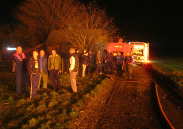 У Змајеву изгорело више од 10.000 бала соје
