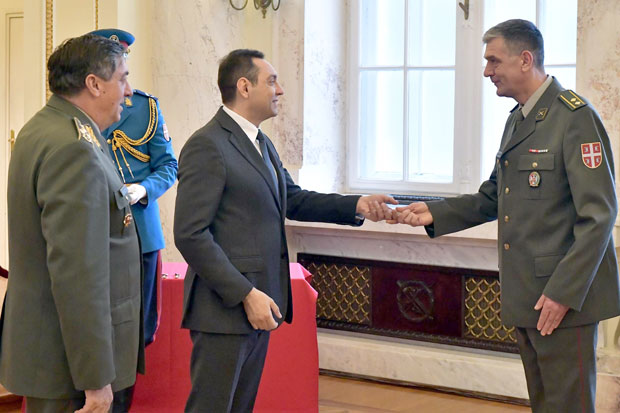 Вулин и Диковић поделили 20 кључева од станова 