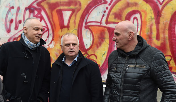 СНС: Без плаката