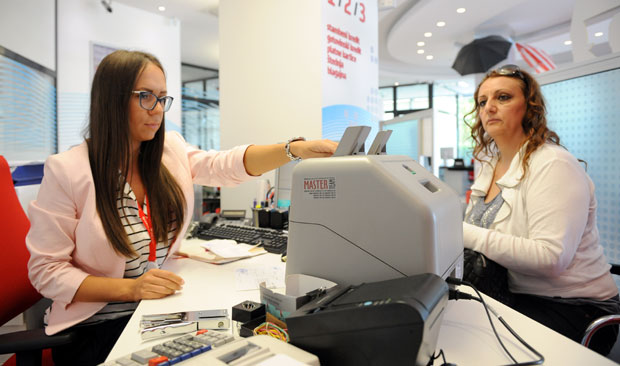 Банке имају право на провизије