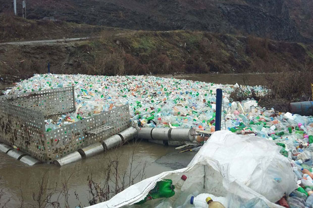 Брана уловила пет тона смећа